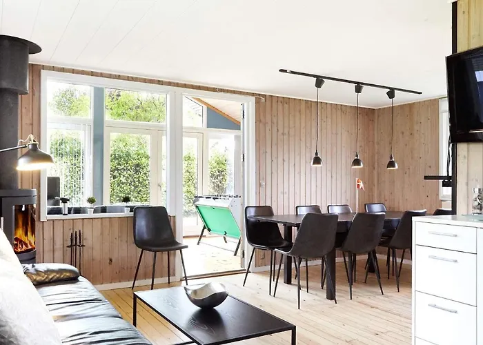 7 Person In Holbaek-by Traum