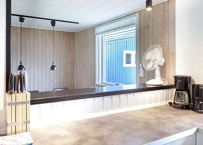 7 Person In Holbaek-by Traum