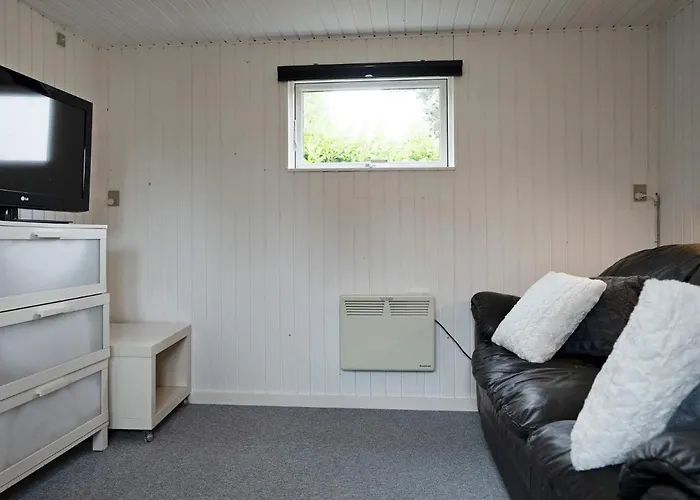 7 Person In Holbaek-by Traum